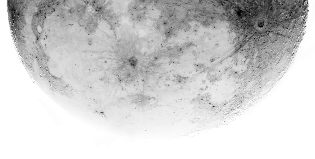 White Moon hires mosaic